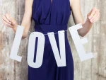 ΓΙΡΛΑΝΤΑ ΧΑΡΤΙΝΗ , "LOVE", ΑΣΗΜΙ GLITTER 21εκ*55εκ - Image 2